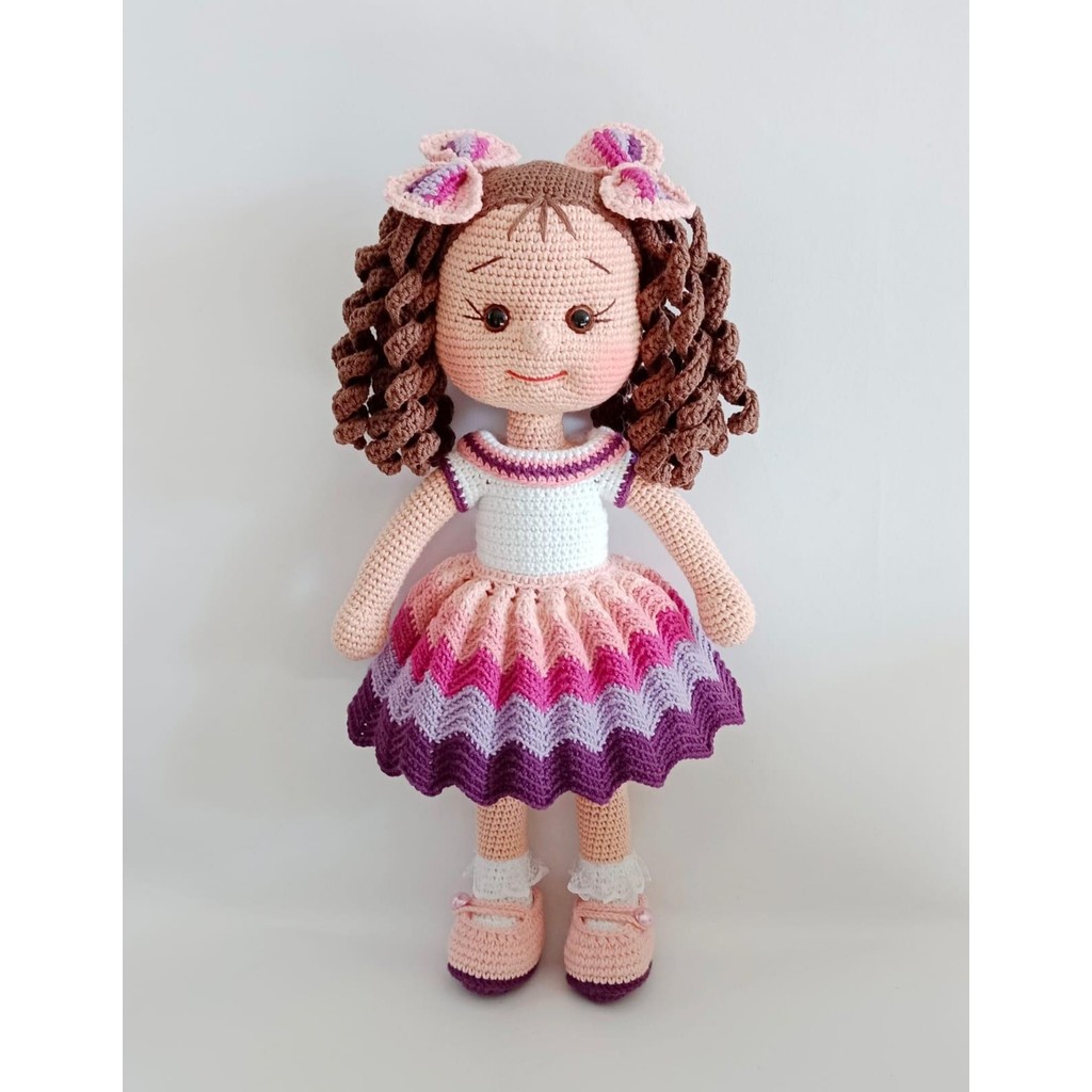 Oyuncak Park Festival Kıvırcık Saçlı Amigurumi Organik Bebek Oyuncak Sağlıklı Malzemelerle Üretilmiştir Anne Bebek Oyuncak Fiyatı