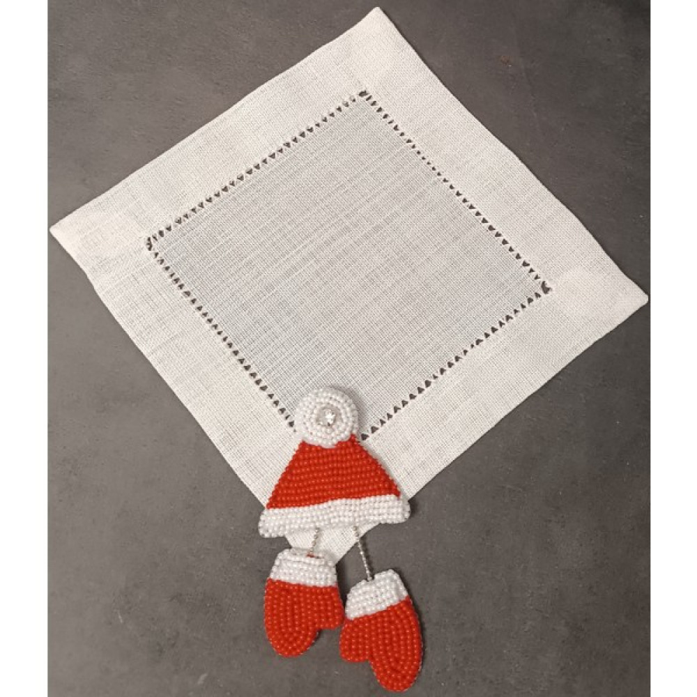 Özel Üretim Yılbaşı Noel Temalı Şapka Boncuklu Kahve Yanı Sunum Peçetesi 1 Adet - Kırmızı - Beyaz - 14 x 14 cm Masa Örtüsü Fiyatı