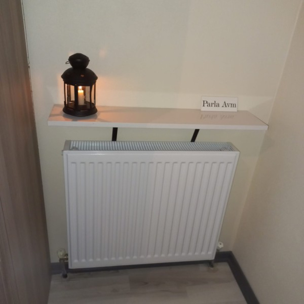 PARLAAVM Petek Üstü Ahşap BEYAZ Raf 140 CM X 17,8 CM (Duvara Montajsız/ Tak-Çıkar ) Kitaplık - Duvar Rafı & CD / DVD Rafı Fiyatı