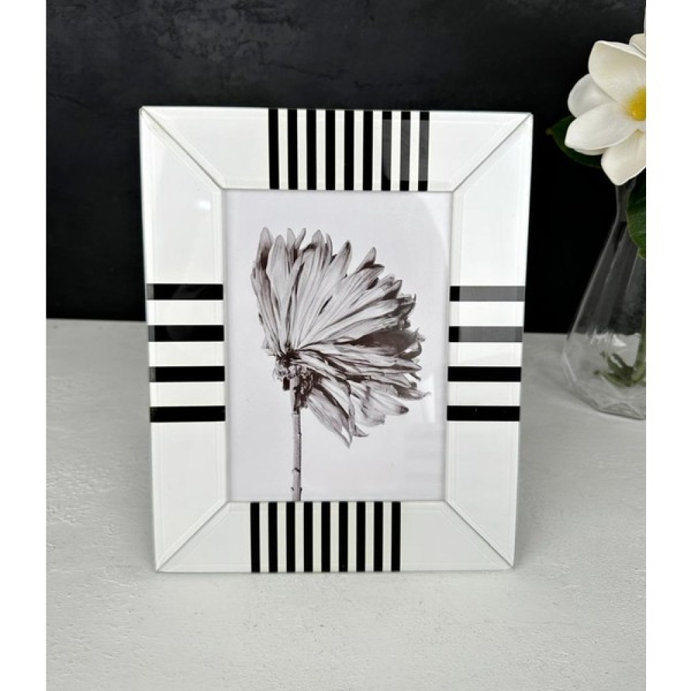 Peki Bu Siyah Şeritli Cam Çerçeve 12X17 cm Resim & Fotoğraf Çerçevesi Fiyatı