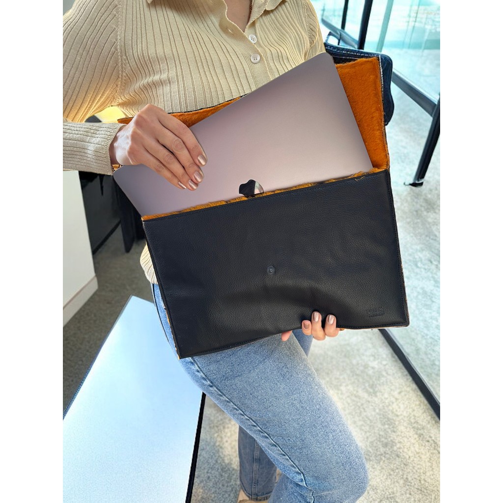 Plush Studio Ledcase 13.3-14 Inch Bilgisayar Evrak (36X24CM) - Turuncu - Siyah Diğer Fiyatı