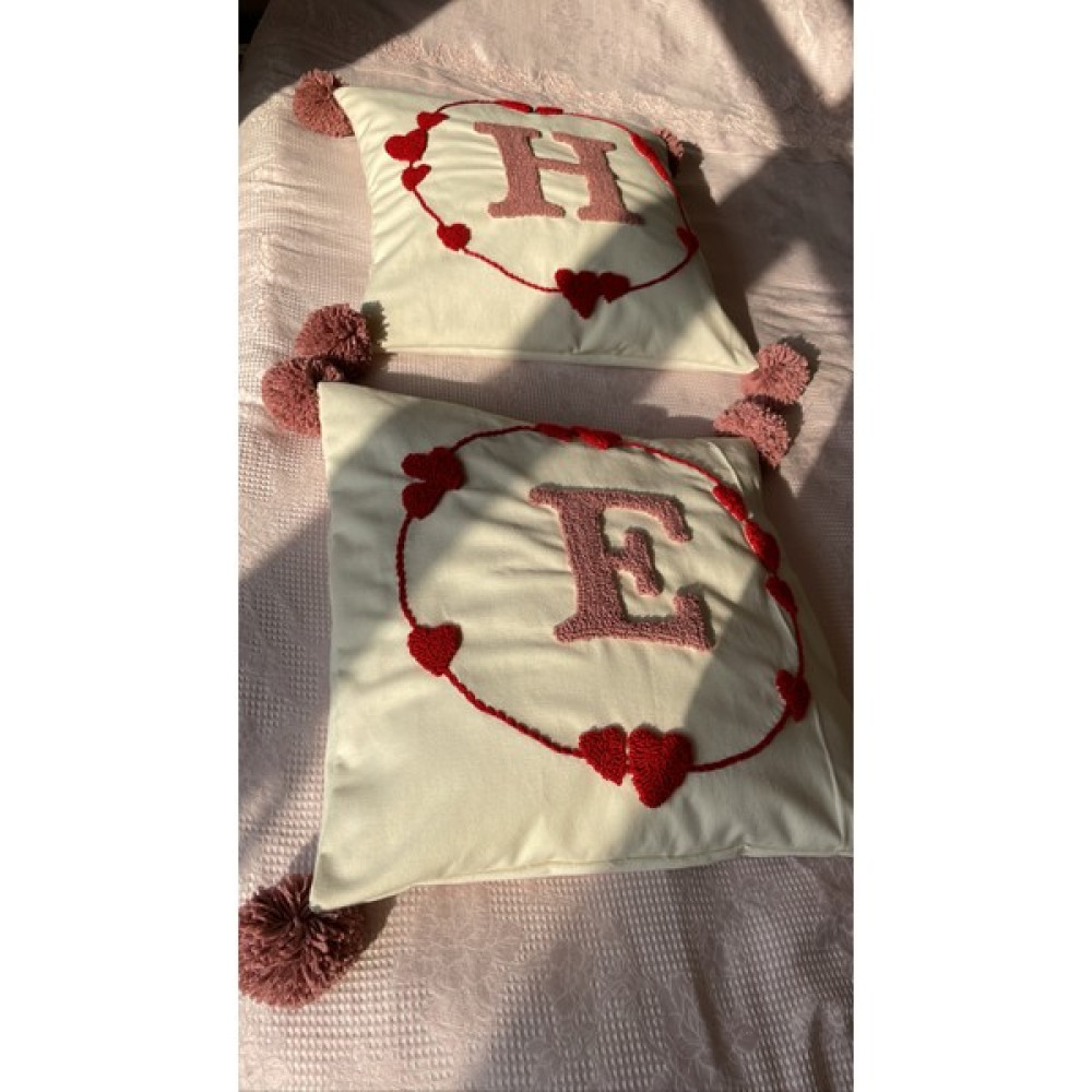 Punch Passion Punch(Panç) Nakışı ile Işlenmiş (Harfli) Kişiye Özel 2'li Kırlent Takımı-Hediye/sevgililer Günü - 40 x 40 cm - Ekru Kırlent / Mobilya Yastığı Fiyatı