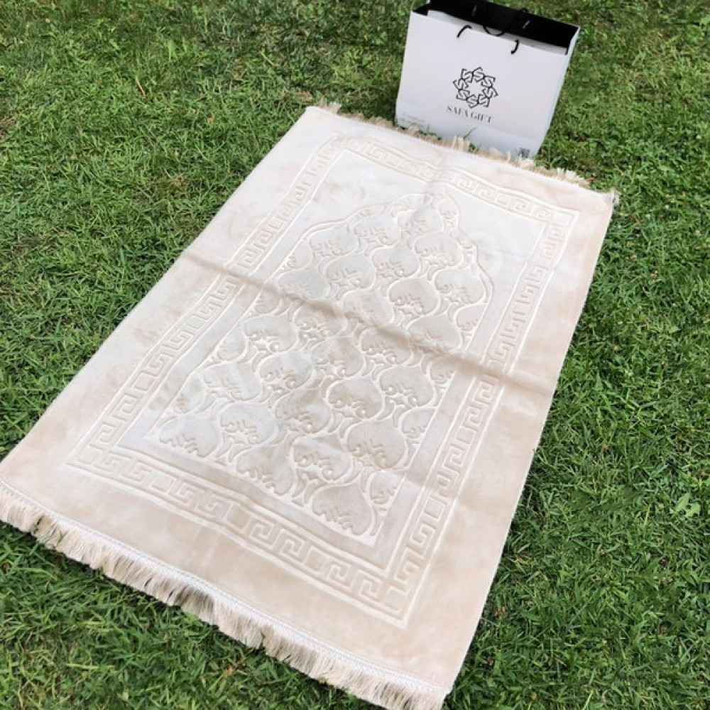 Safa Gift Seccade Deri Taban Kadife Kabartmalı Lüks Peluş Seccade Krem Renk - 75 x 110 cm Seccade Fiyatı