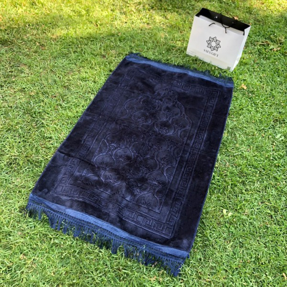 Safa Gift Seccade Deri Taban Kadife Kabartmalı Lüks Peluş Seccade Lacivert Renk - 75 x 110 cm Seccade Fiyatı