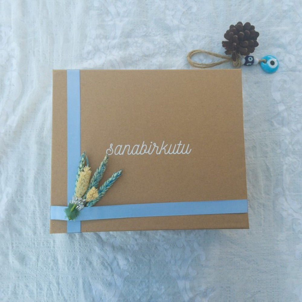 Sana Bir Kutu Büyük Boy Sert Mukavva Kraft Hediye Kutusu Kırpık Kağıt ve Kapak Süsü Dahil (25X30X12) - Sarı Eşya Saklama Kutusu Fiyatı