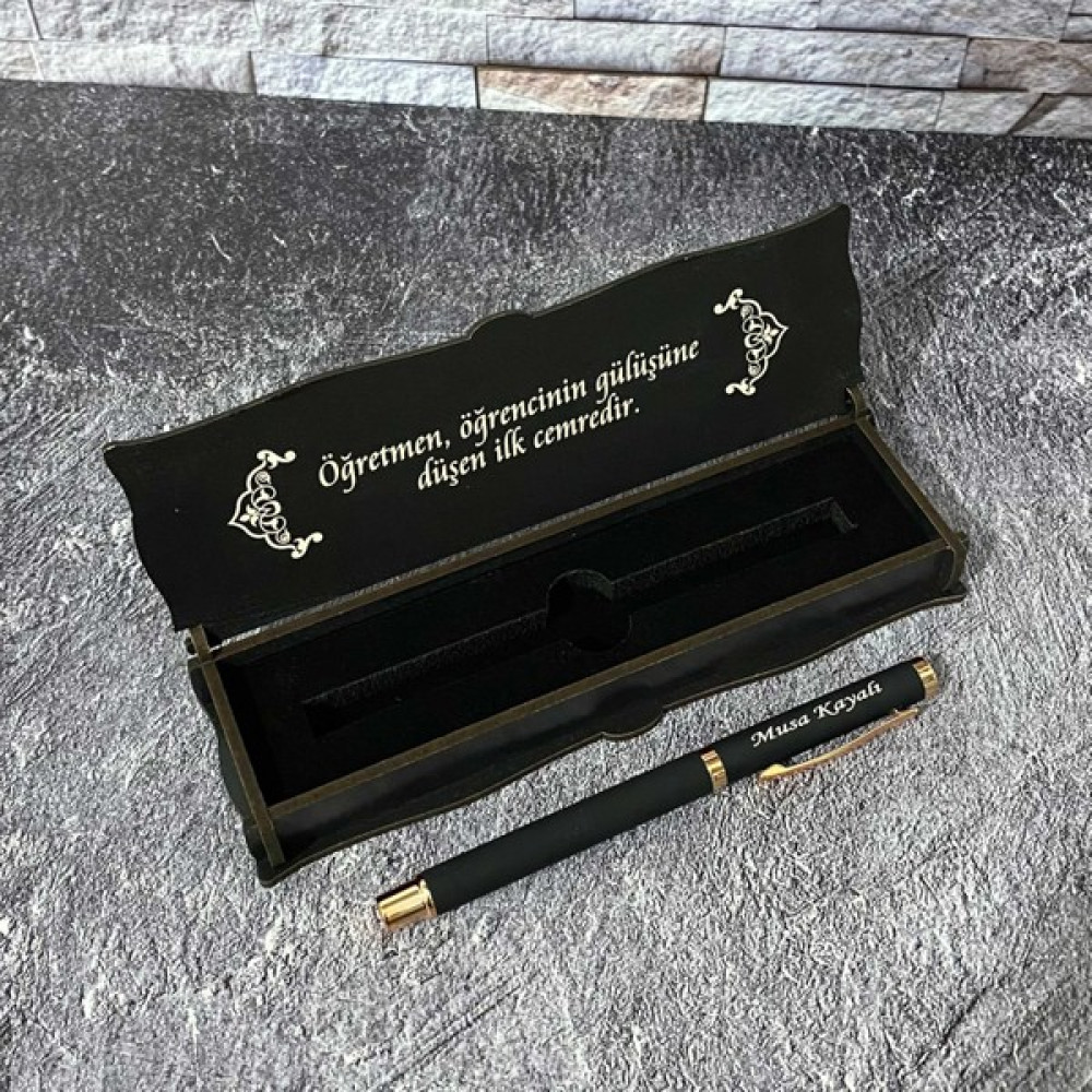 Sanat Hediyelik Öğretmenler Gününe Özel Metal Roller Kalem Isimli + Ahşap Kutu / Öğretmen / Hediye/ Kişiye Özel / 24 Kasım Jel Mürekkepli (Roller) Kalem Fiyatı