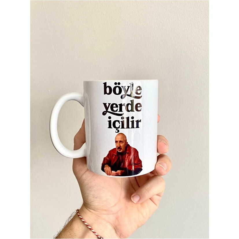 Sartre Art Halil Güneşli Böyle Yerde Içilir Tasarımlı Hediye Kupa Bardak - 001 - Beyaz - 330 ml Salon Halısı Fiyatı