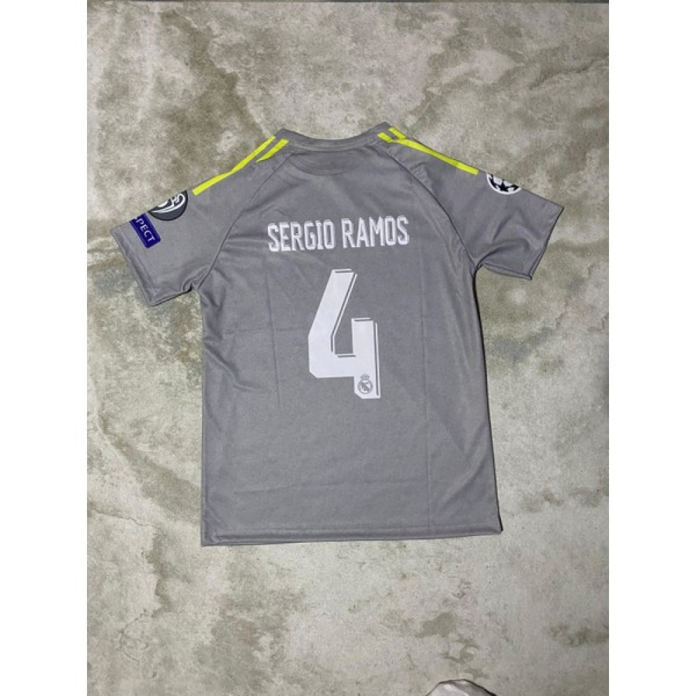 Sergio Ramos 4 Real Madrid 2015-2016 Sezonu Nostalji Forması Futbol Malzemeleri Fiyatı