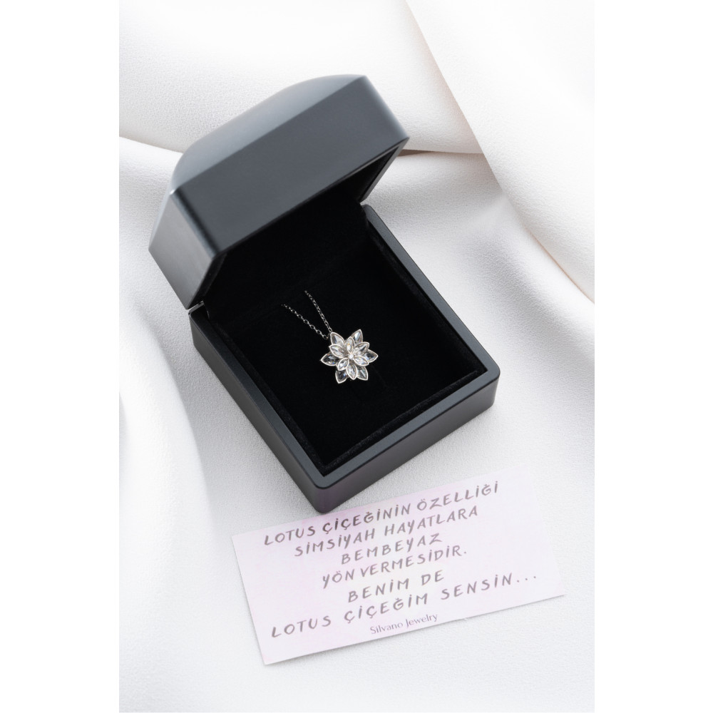 Silvano Jewelry 925 Ayar Gümüş Işıklı Kutuda Beyaz Lotus Çiçeği Kolye Gümüş Kolye Fiyatı