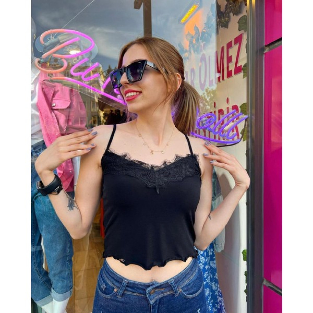 Siyah Dantel Detaylı Ip Askılı Crop Bluz Fiyatı
