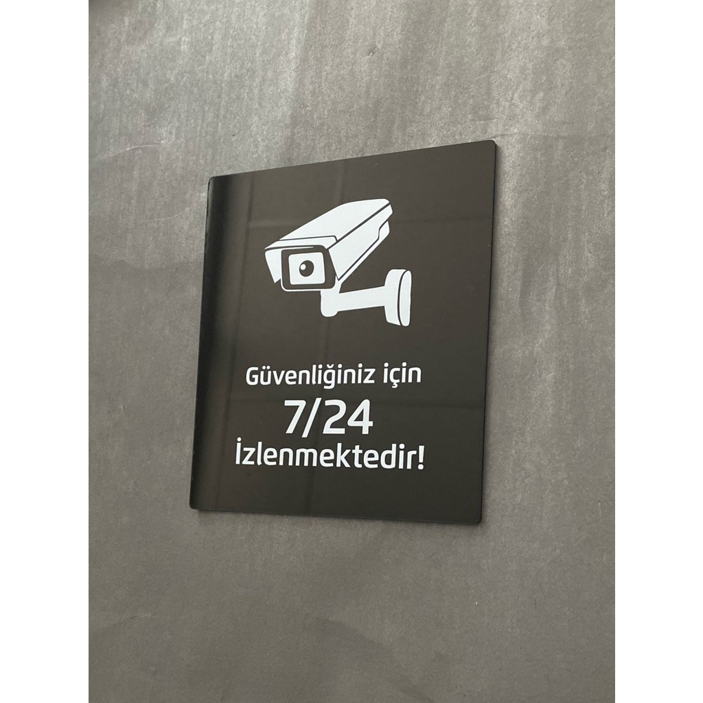 Siyah Parlak Pleksi 724 Kamera ile Izlenmektedir Uyarı Levhası Diğer Fiyatı