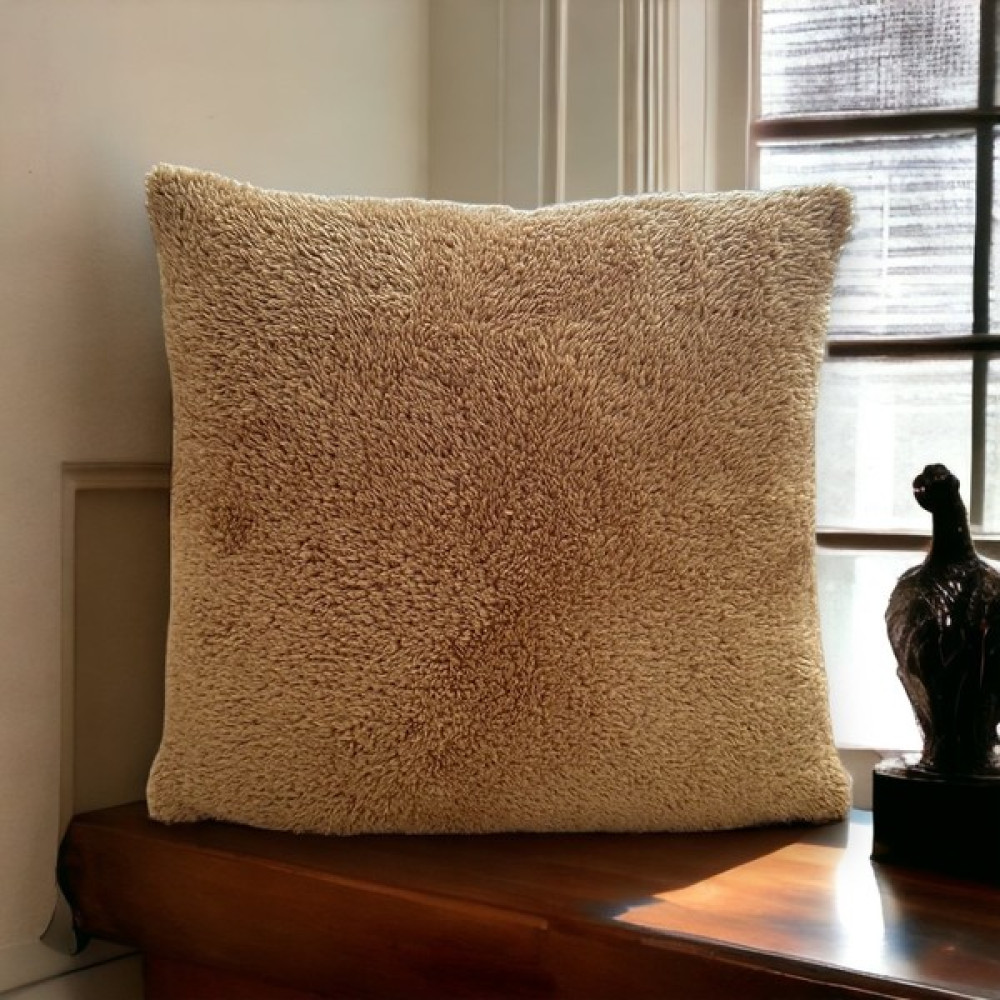 Sk Home Çift Taraflı Kuzu Peluş Teddy Puffy Polar Dekoratif Hediyelik Kırlent Kılıfı(Puffy-03) - 43 x 43 cm - Camel Kırlent / Mobilya Yastığı Fiyatı
