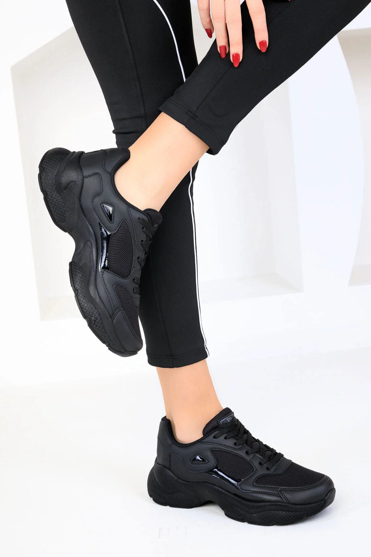 SOHO Siyah-Siyah Kadın Sneaker 37 Beden" Spor Ayakkabı Fiyatı