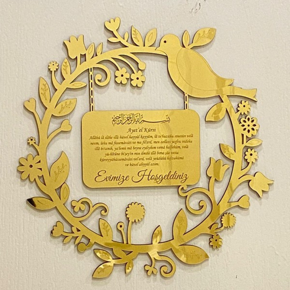 Solmaz Ayet'el Kürsi Kazımalı Evimize Hoşgeldiniz Gold Pleksi Dekoratif Kapı Süsü 30 x 30 cm Bebek Kapı Süsü Fiyatı