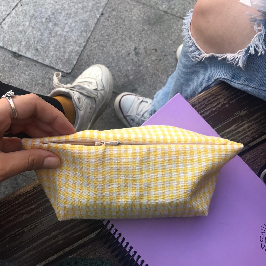 Sumicorn Design Sarı Pötikareli Yıkanabilir Fermuarlı Tek Gözlü Bez Kalemlik Kalem Kutusu Cüzdan Makyaj Çantası Kalem & Yazı Gereçleri Fiyatı