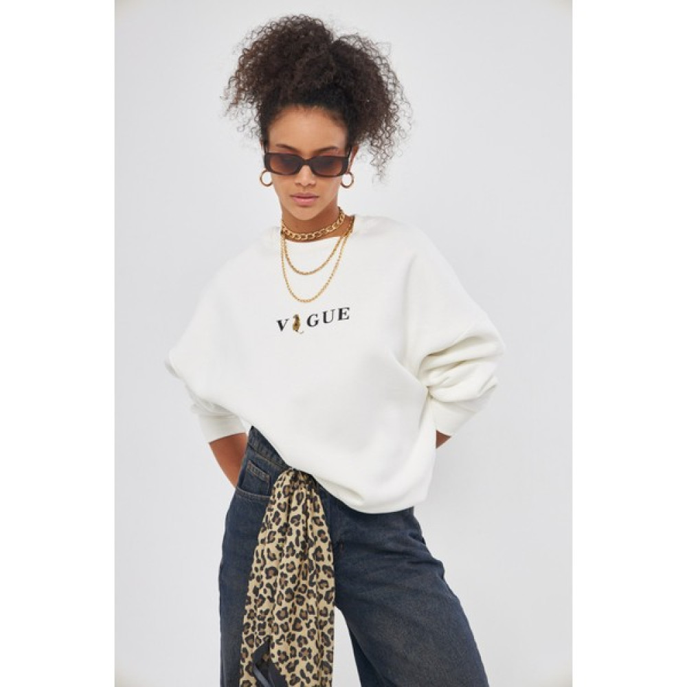 The Champ Clothing Vogue Yazı Baskılı Bisiklet Yaka Içi Polar Oversize Kesim Beyaz Sweatshirt Bayan Sweatshirt Fiyatı