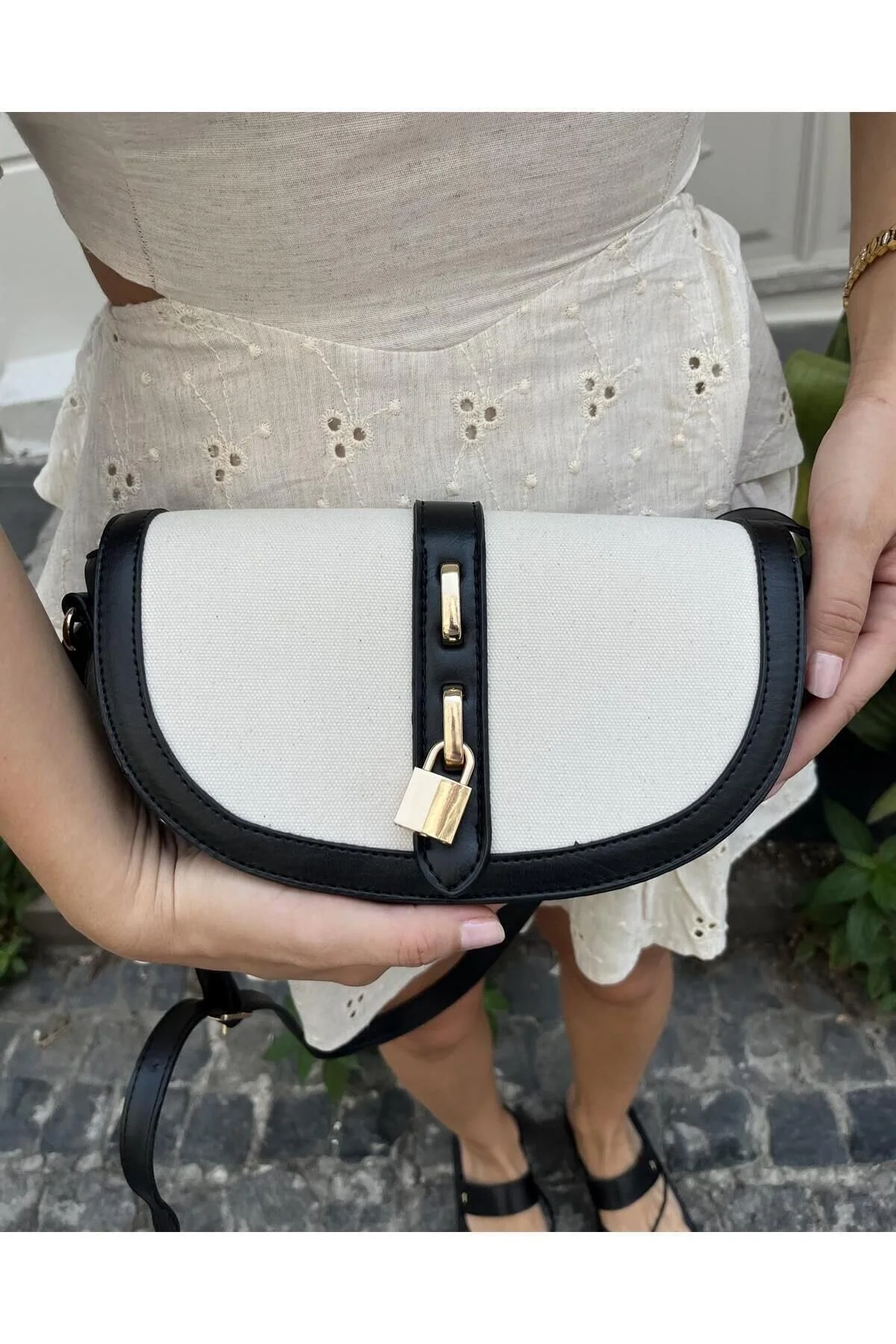 Tina Kilit Aksesuarlı Keten Çanta Siyah Krem" Unisex Çanta & Cüzdan ve Seyahat Çantaları Fiyatı