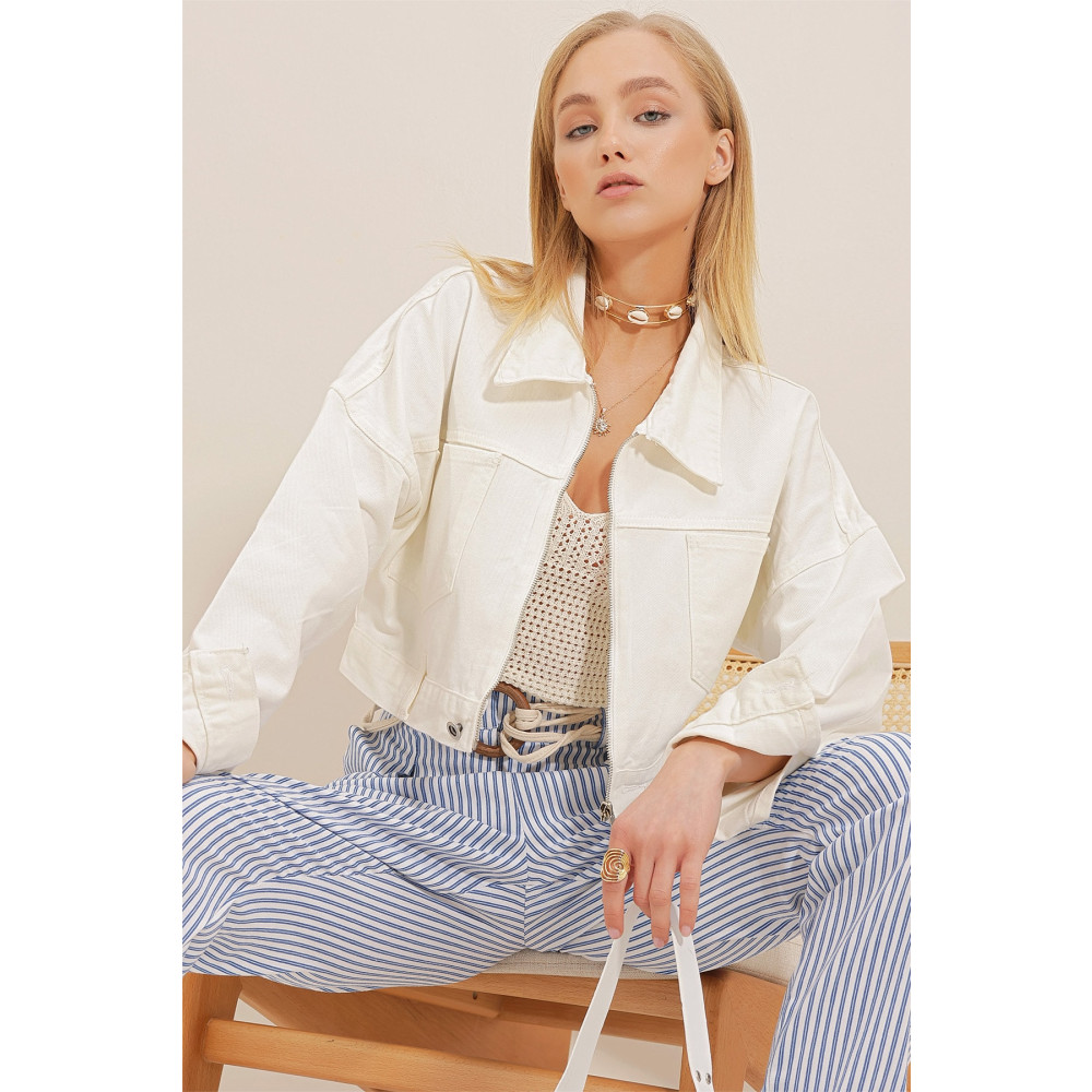 Trend Alaçatı Stili Kadın Beyaz Çift Cepli Fermuarlı Crop Denim Ceket M Beden Bayan Ceket Fiyatı