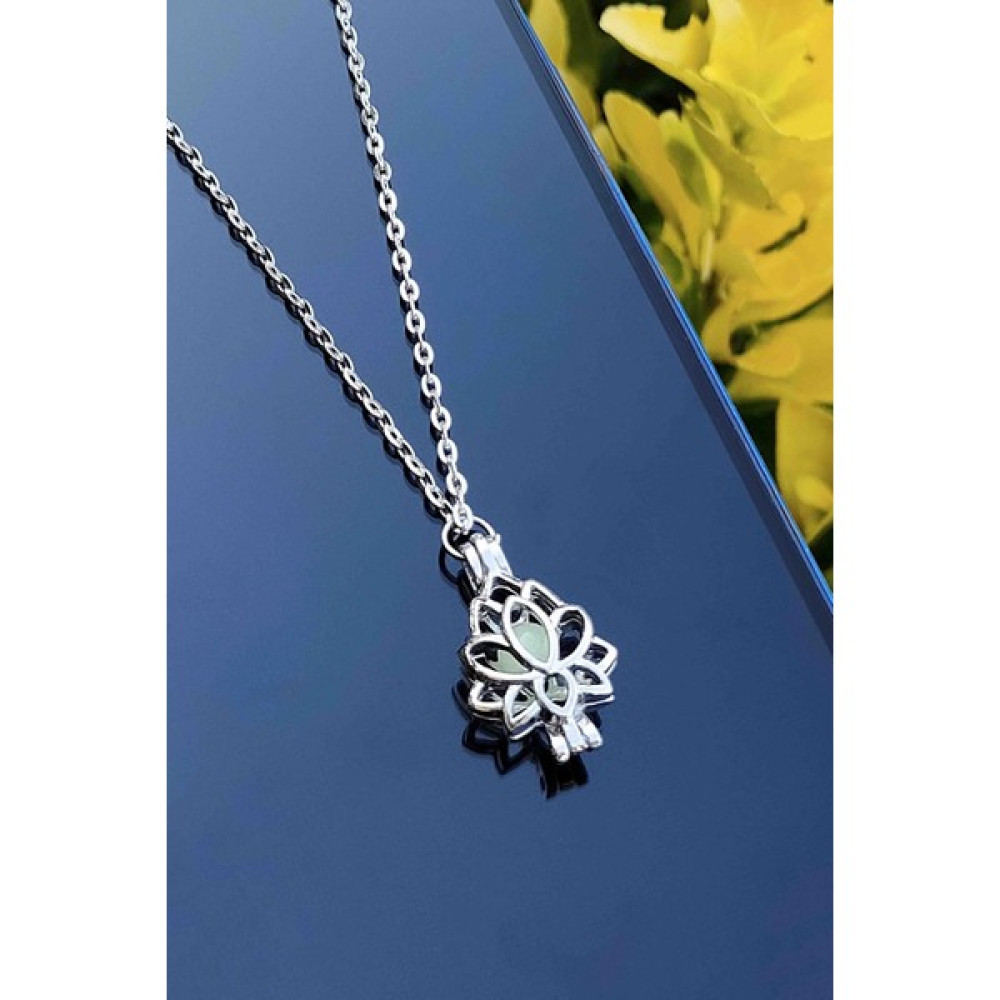 Trend Collection Gece Karanlıkta Parlayan Yeşil Lotus Çiçeği Fosforlu Kolye - Gümüş Bijuteri Kolye Fiyatı