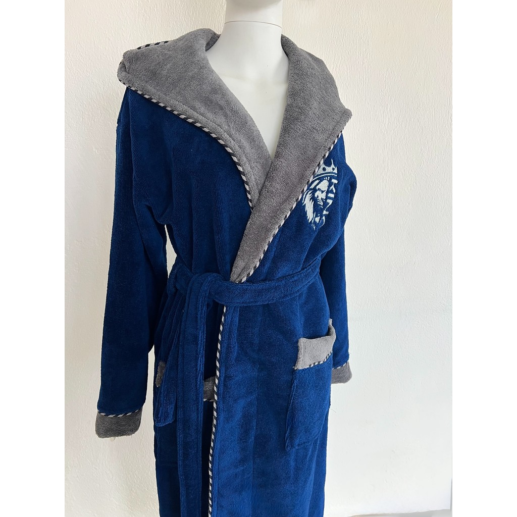 Triga Helix Biyeli Nakışlı Hediyelik Erkek Bornozu %100 Bambu Su Emici - 3XL - Lacivert Diğer Fiyatı