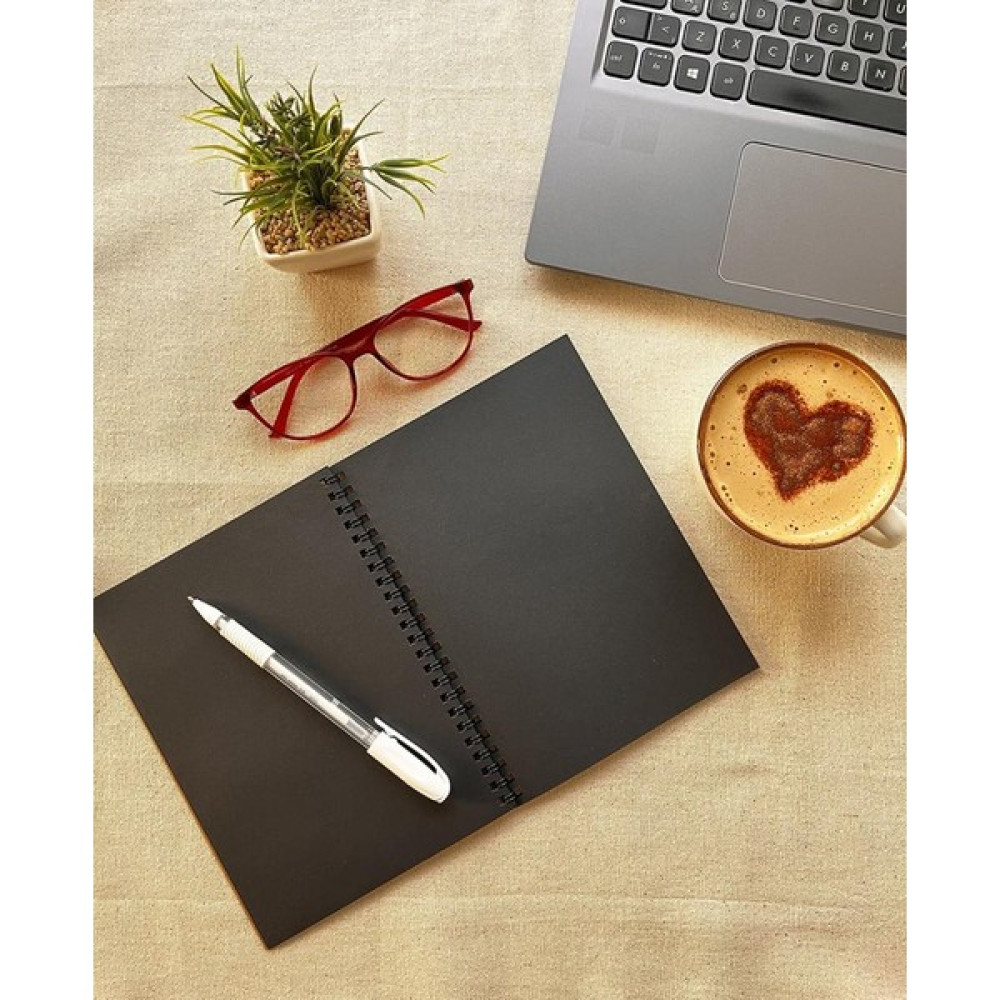 Tuğset Etiket Siyah Yapraklı Defter Spiralli 14X20 90GR. 40 Sayfa ve Beyaz Kaliteli Jel Kalem Hediyeli Spiralli Defter Fiyatı
