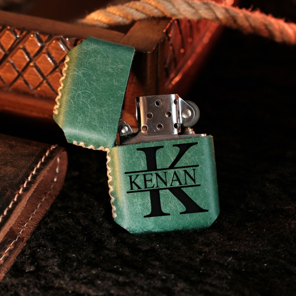 Vagave İsme Özel Benzinli Çakmak Hakiki Deri Kaplama El Yapımı Zippo Tarzı Çakmak Kişiye Özel Çakmak Deri Kaplama Benzinli Erkek Çakmak Hediyelik Ç... Çakmak Fiyatı