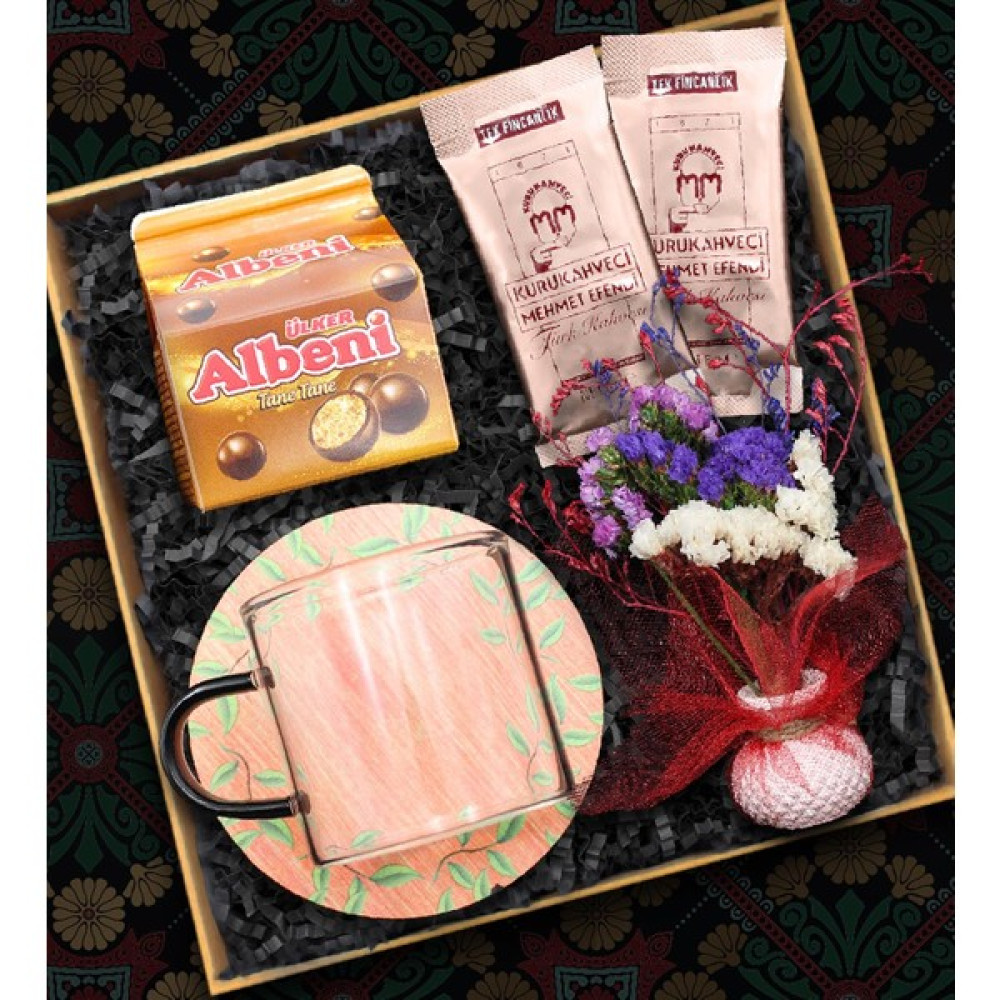 Vega Hediye Yaprak Desen Altlıklı Cam Fincan & Mini Saksılı Kuru Çiçek & Albeni & 2'li Kahve Hediye Seti - Şeffaf Fincan / Bardak / Kahve Takımı Fiyatı