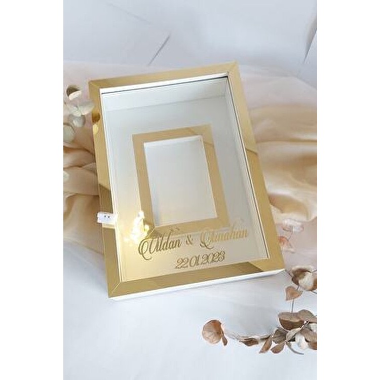 Verda Çerçeve Gold-Beyaz Ledli Fotoğraf Alanlı Kişiselleştirilebilir Çerçeve 25x35 cm Plastik Malzemeden Tasarım Gül Kutusu - Altın Resim & Fotoğraf Çerçevesi Fiyatı