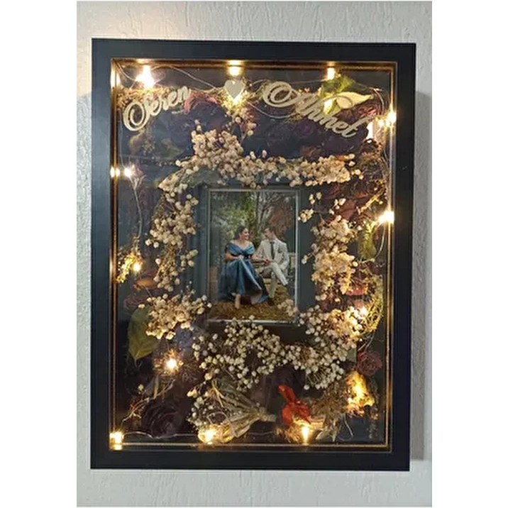 Verda Çerçeve Kişiselleştirilebilir 30x40 cm Ledli Siyah Anı Çerçevesi Ahşap Gül Kutusu Tasarımı Resim & Fotoğraf Çerçevesi Fiyatı