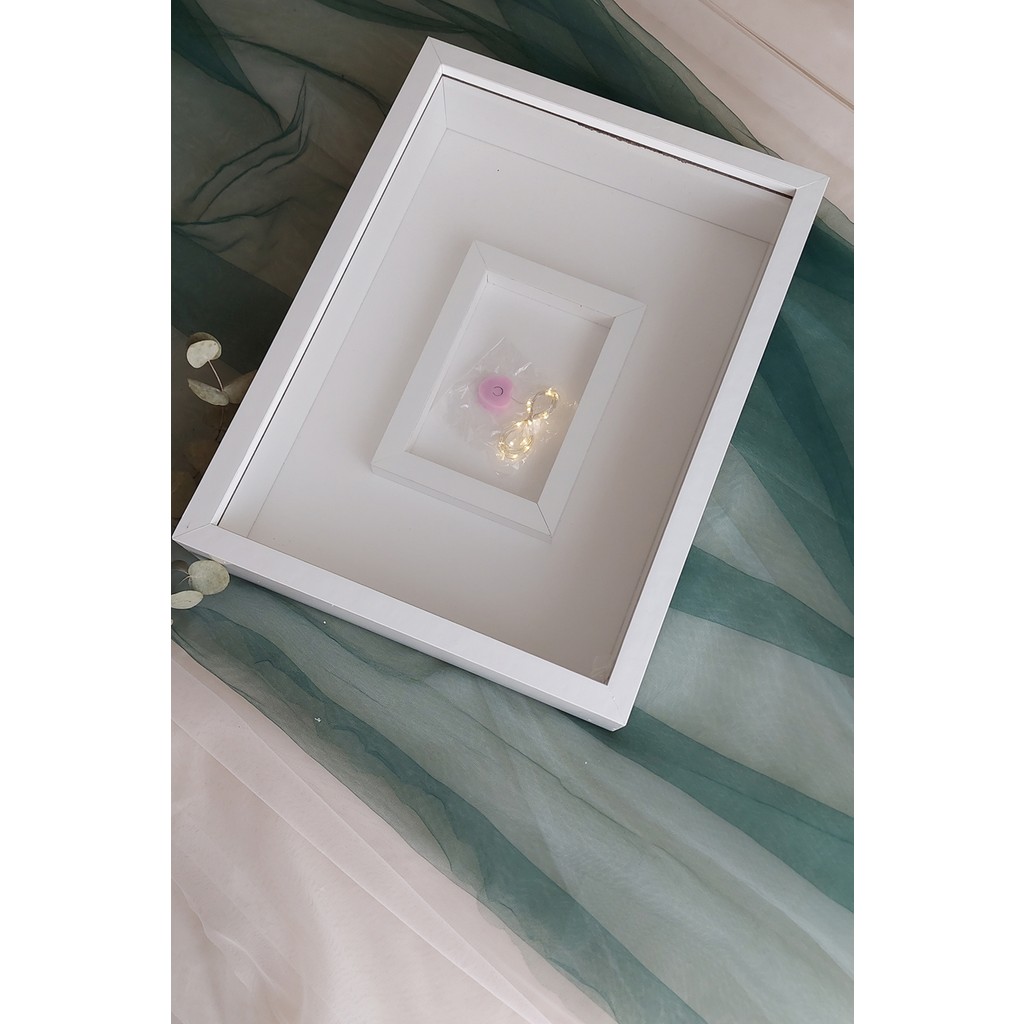 Verda Çerçeve Verda 30 x 40 cm Beyaz Ahşap Fotoğraf Çerçevesi Ledli Gül Kutusu Tasarımı ile Şık Resim & Fotoğraf Çerçevesi Fiyatı