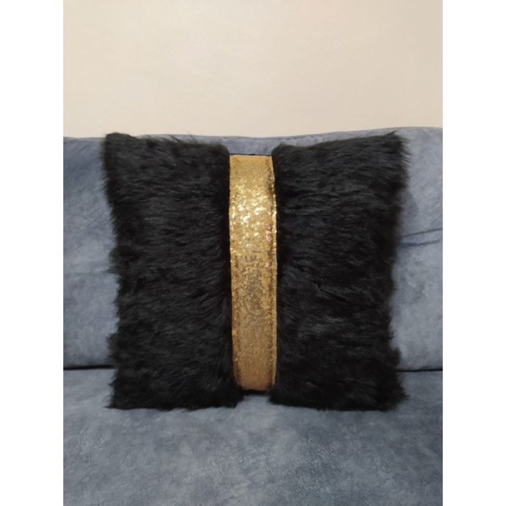 Yılmaz Home Peluş Şeritli Kırlent Kılıfı - (Siyah Peluş-Gold Şeritli) - 42 x 42 cm - Siyah Kırlent / Mobilya Yastığı Fiyatı