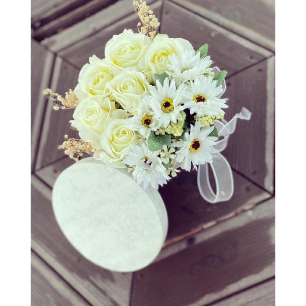 Z&B Flowers Gül ve Papatyalı Hediye Çiçek,sevgililer Günü,doğum Günü,isteme Çiçeği,silindir Kutu Altın, Takı & Aksesuar Fiyatı