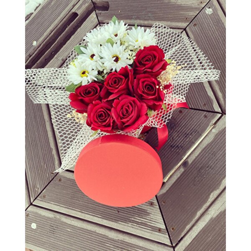 Z&B Flowers Kırmızı Gül ve Papatya Süslenmiş ,sevgililer Günü,hediye,doğum Günü,silindir Kutu,isteme Çiçeği Altın, Takı & Aksesuar Fiyatı