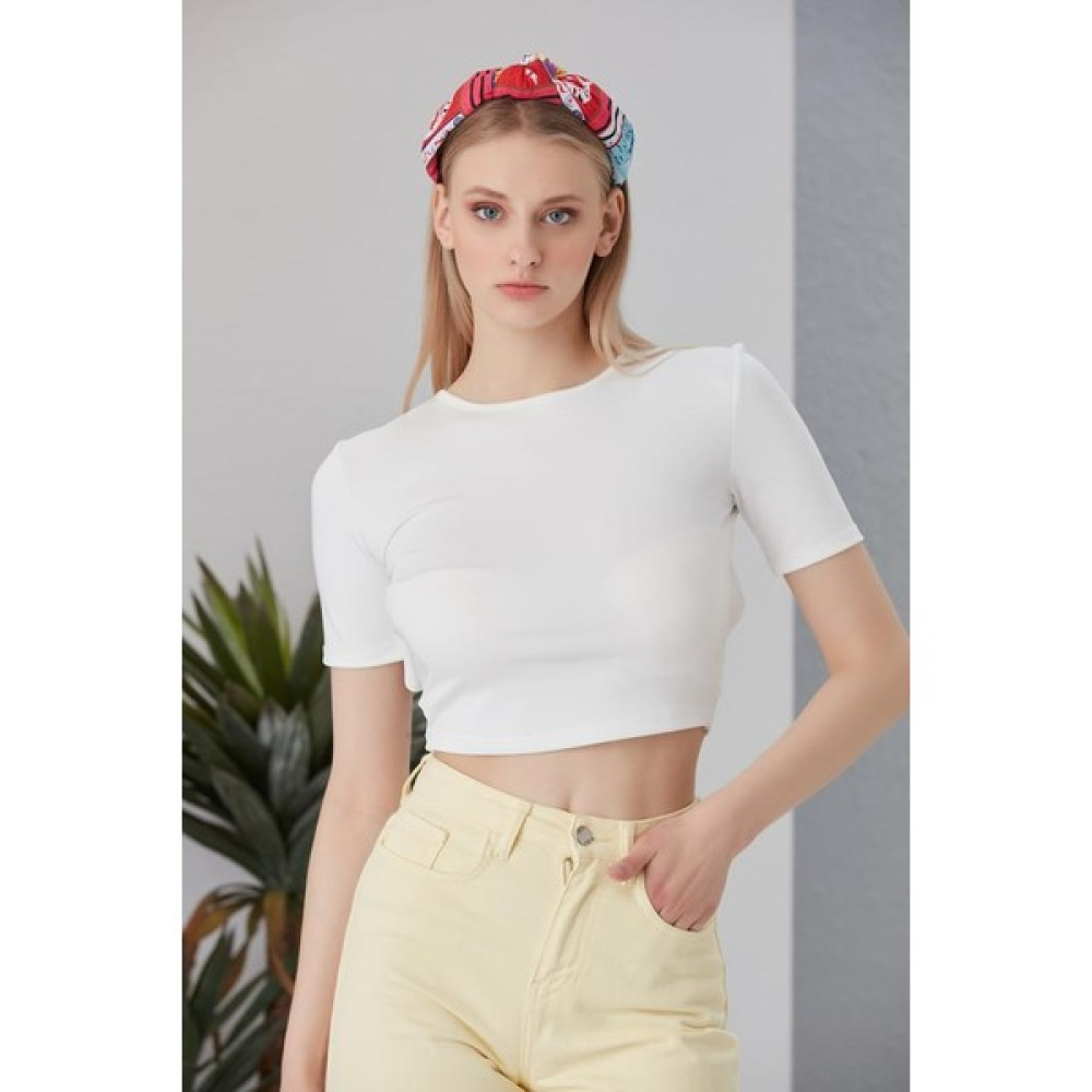 Zeynep Bayan Giyim Sırtı Açık Beyaz Crop Bayan T-shirt Fiyatı