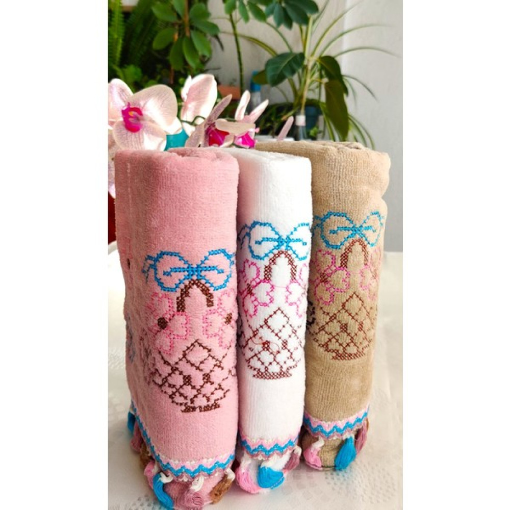 Z&N Style Çeyizlik 50X90 Cm. Kanaviçe Çiçek Desenli Püsküllü Kadife Lüks Havlu Seti 3'lü Set - 50 x 90 cm - Çok Renkli El / Yüz Havlusu Fiyatı